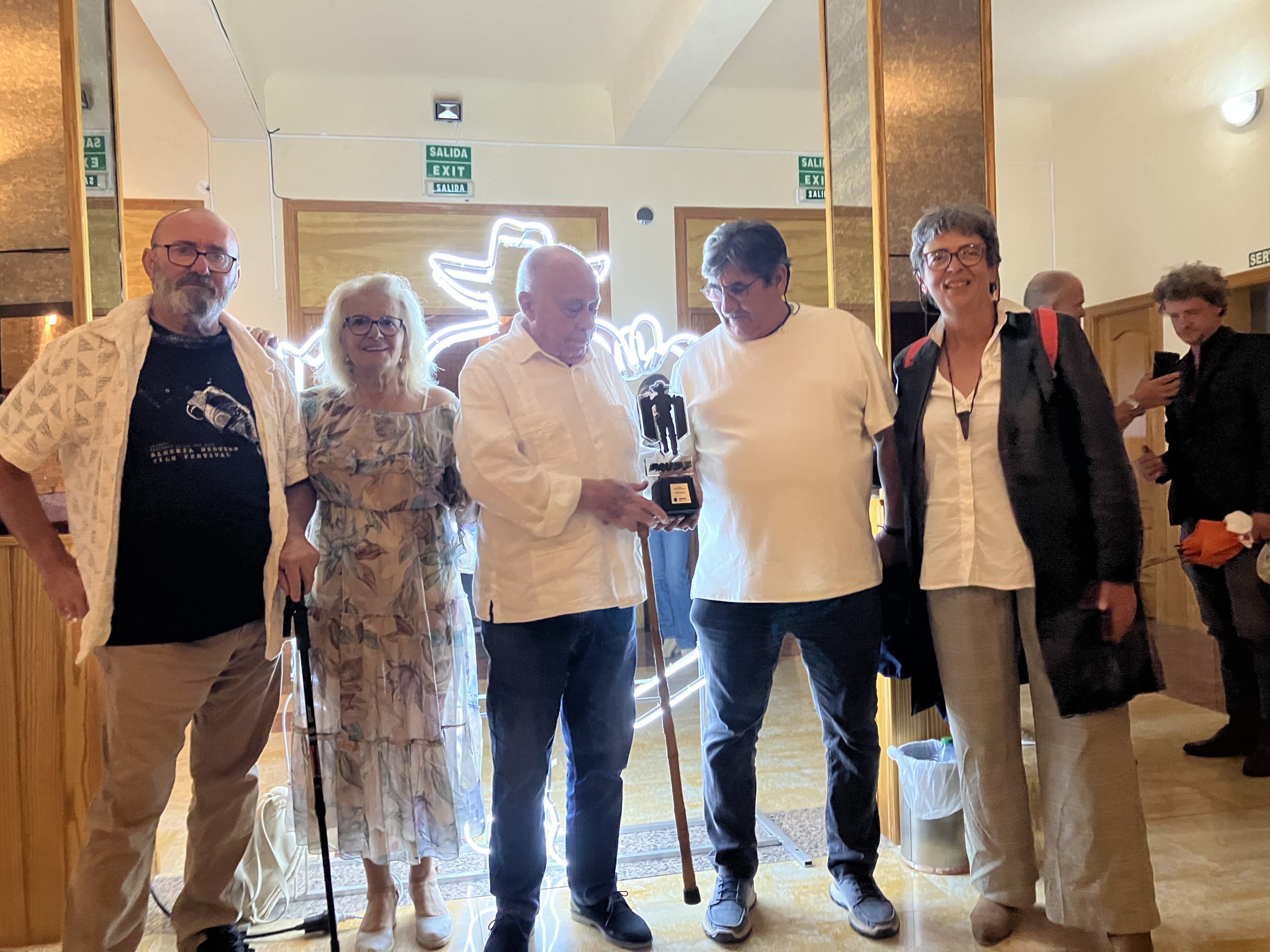 Premio Desierto de Tabernas a Paco Ardura. AWFF 2023 scaled 1